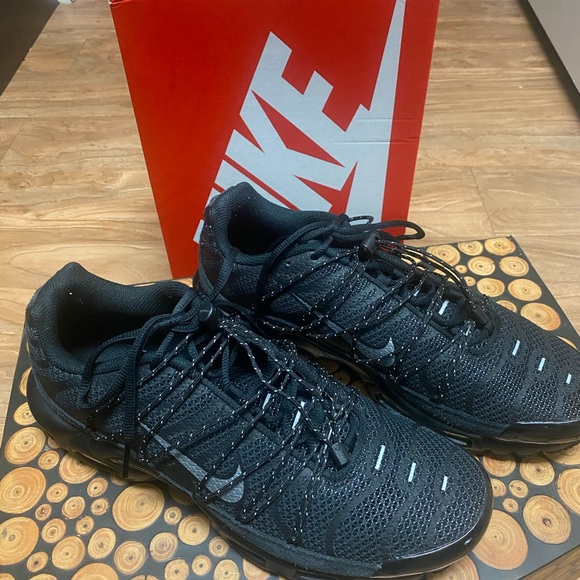 Nike Sneakers (9 Men, 11 Female) - Picture 4 of 4